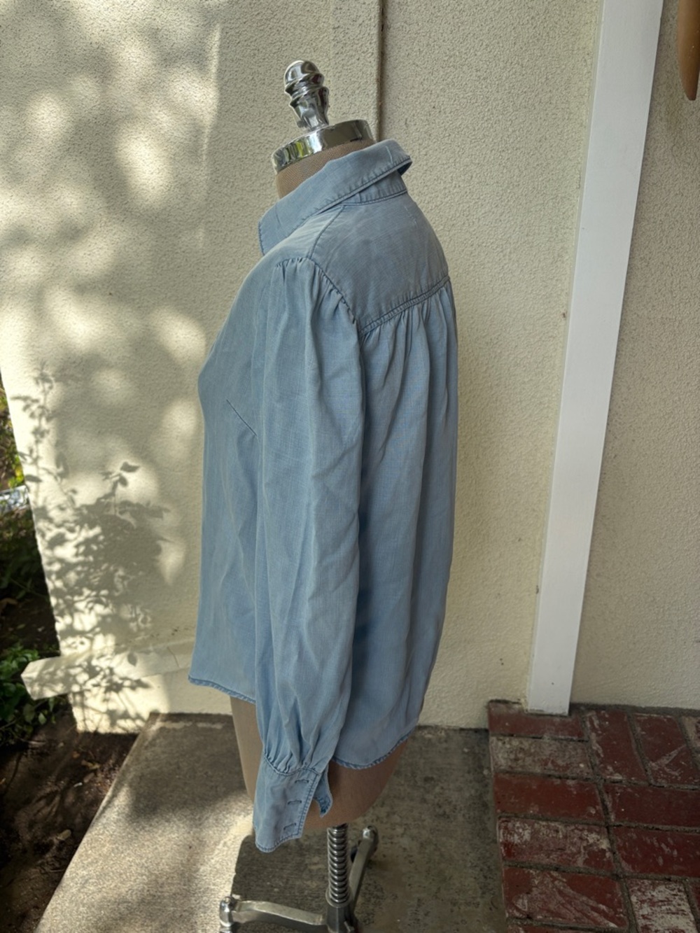 FRAME Denim Light Blue Chambray Button-Front shirt w/ puff sleeves from Neiman’s - Picture 4 of 11